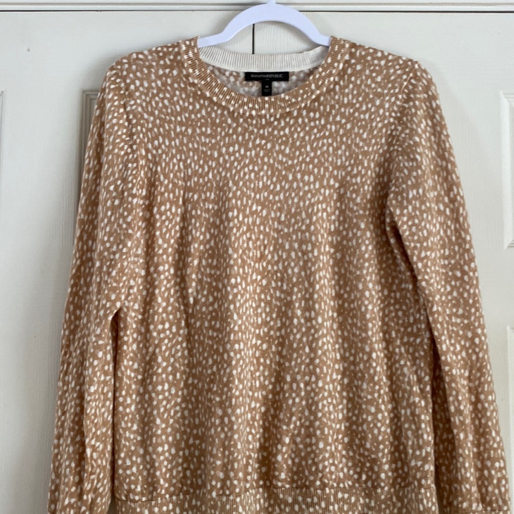 Banana republic light sweater size medium